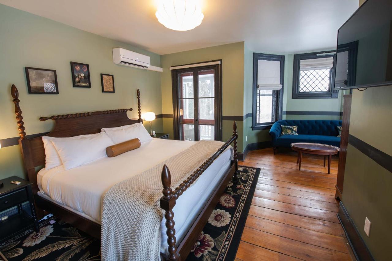 Inn The Constance By The Collection Lenox